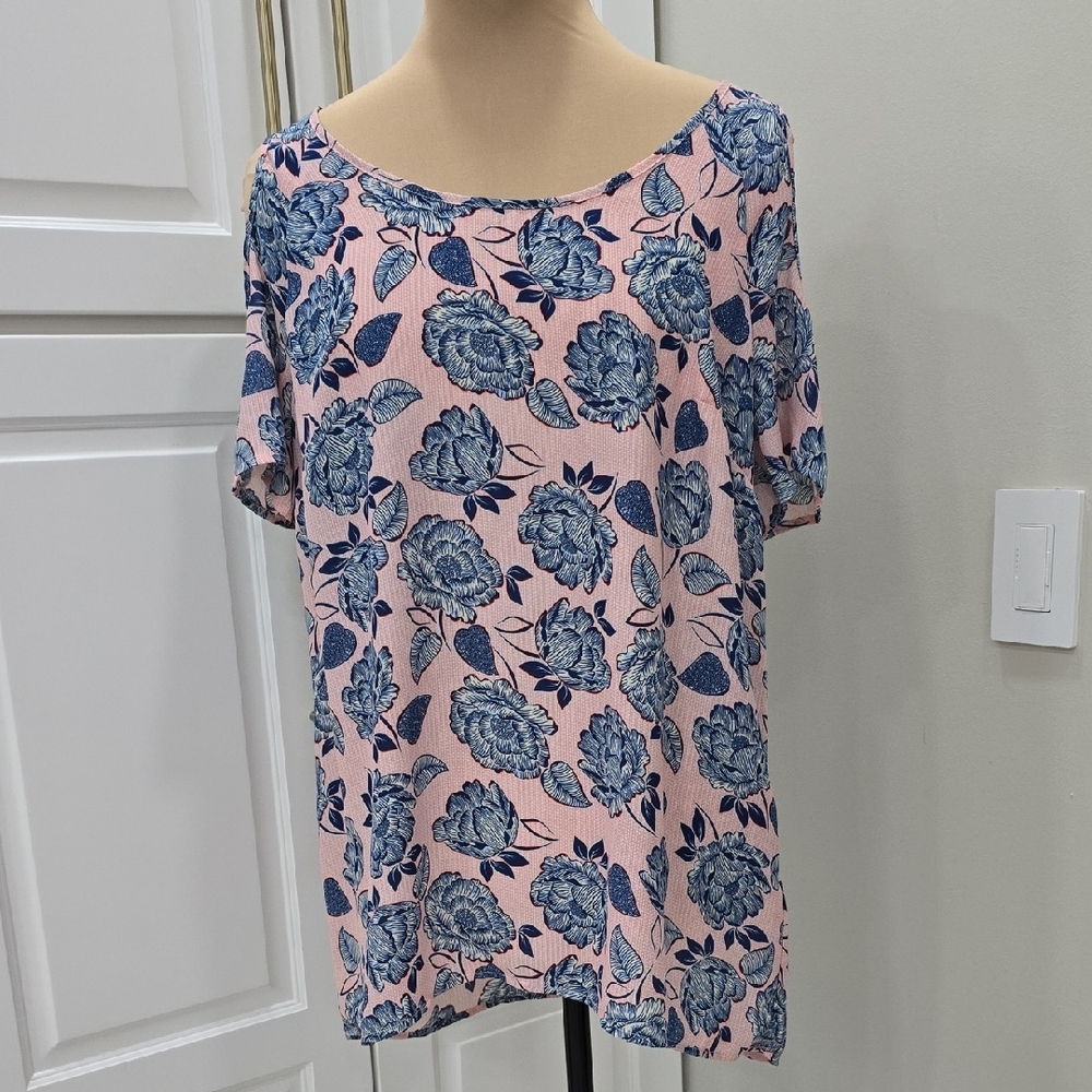 Kut from the Kloth Pink and Blue tie back, cold shoulder Short Sleeve Blouse
